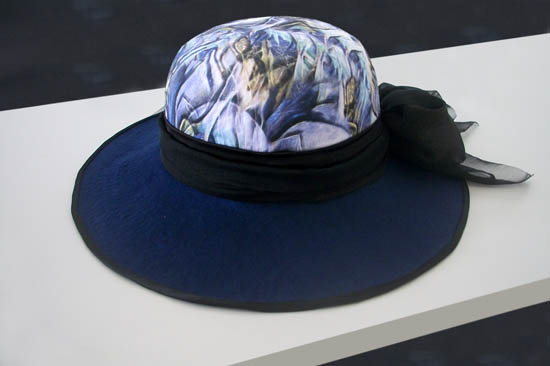 chapeu estampado azul exclusivo